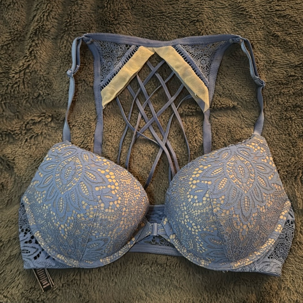 Victoria’s Secret 34C lace bra